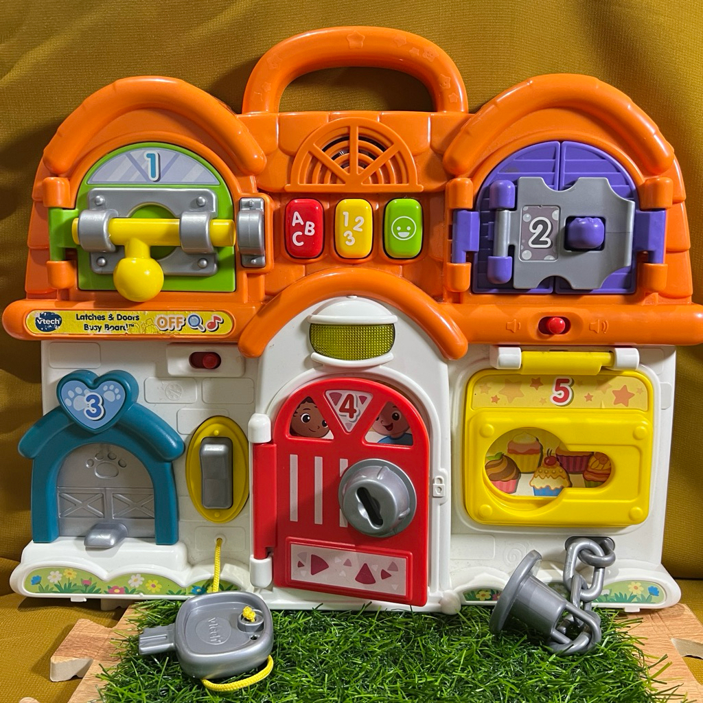 VTech Latches & Doors Busy Board/ mainan edukasi anak/ preloved