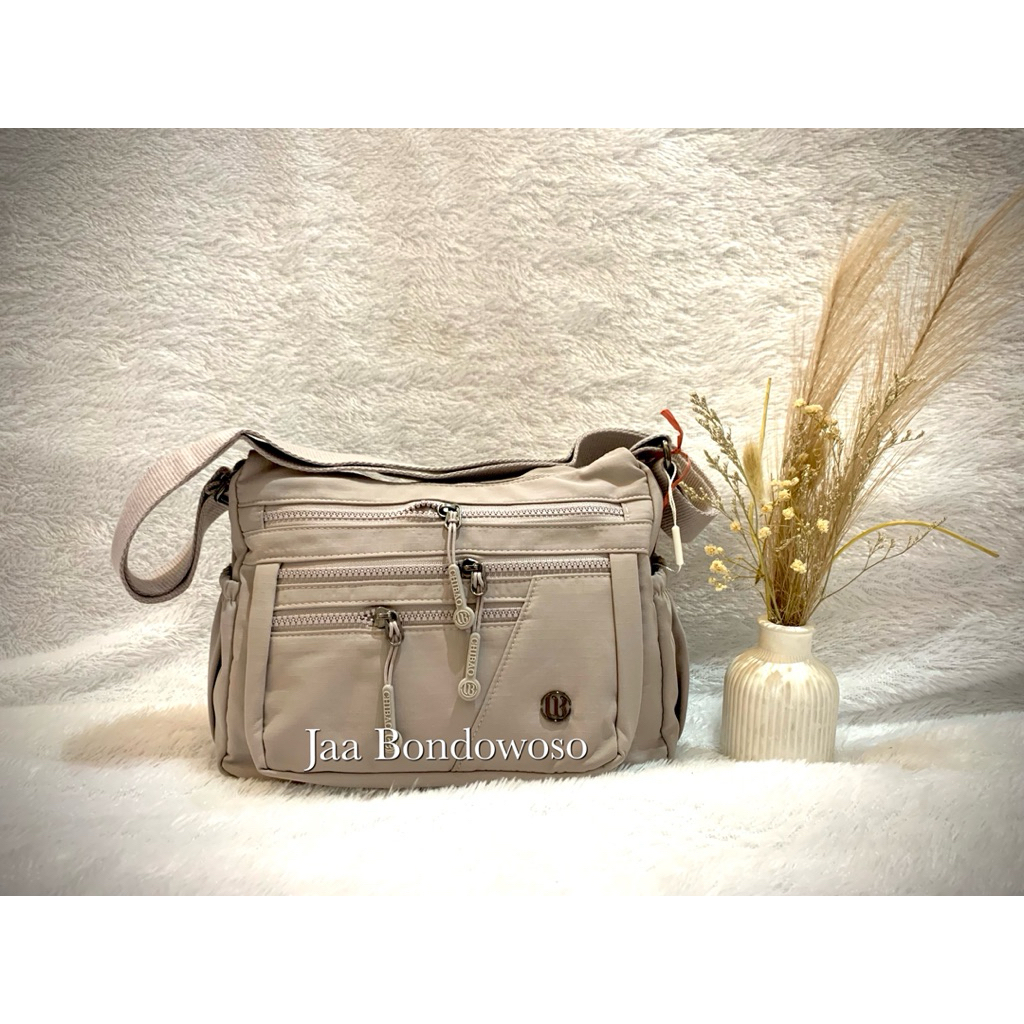 Tas Selempang Wanita Ukuran Besar dengan Banyak Space Design Modis Warna Ungu Muda Nuansa Pastel