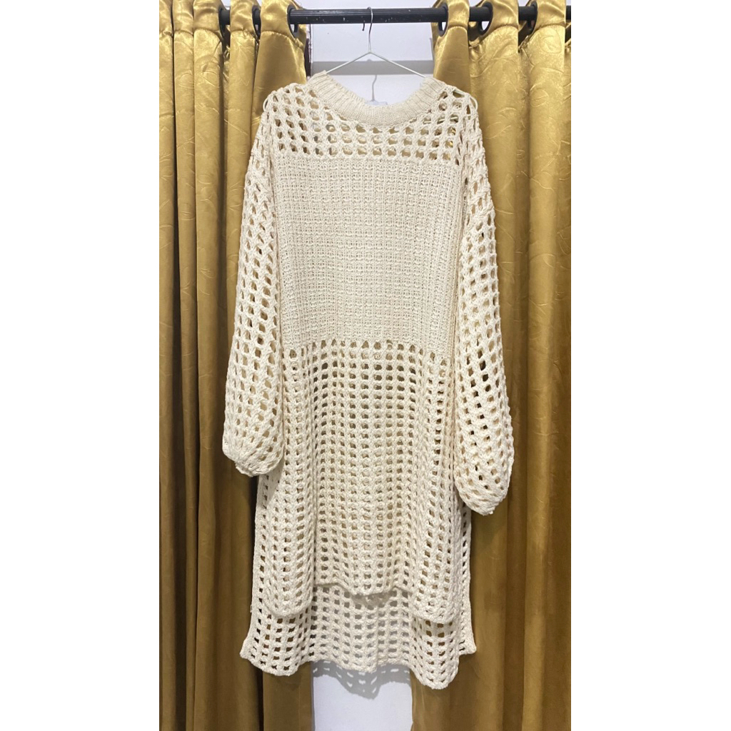 Preloved Dress Rajut Wanita Cream QUELLA Outer Panjang Elegan