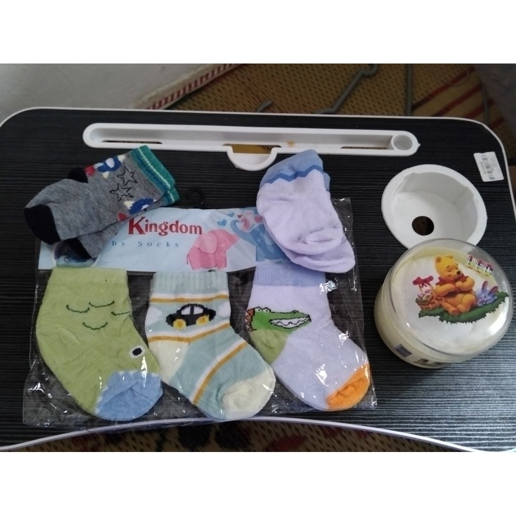 kaos kaki bayi new born dan tempat bedak tabur