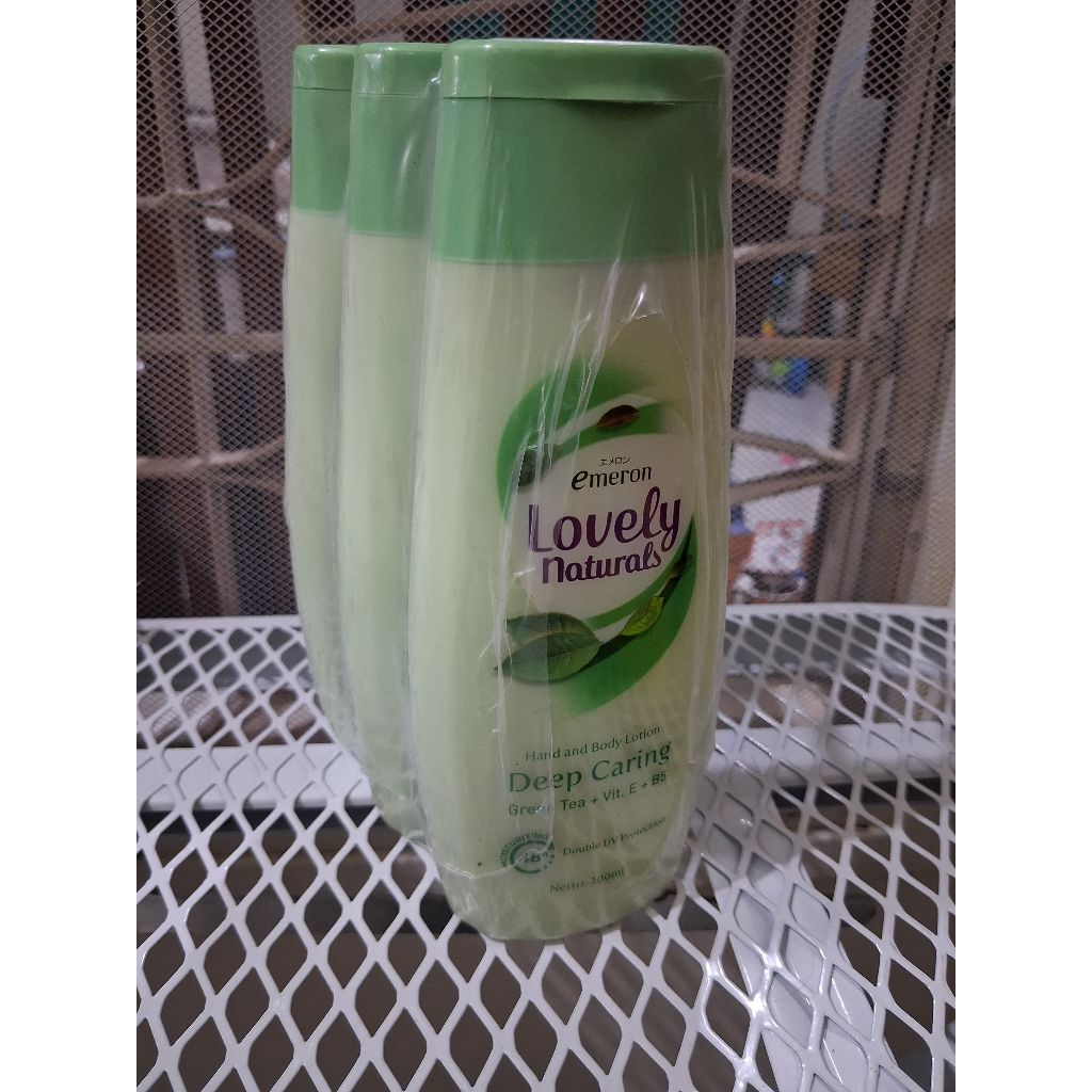 EMERON LOVELY NATURALS | WHITE UV HAND & BODY LOTION DEEP CARING GREEN TEA | NOURISHING 200 ML