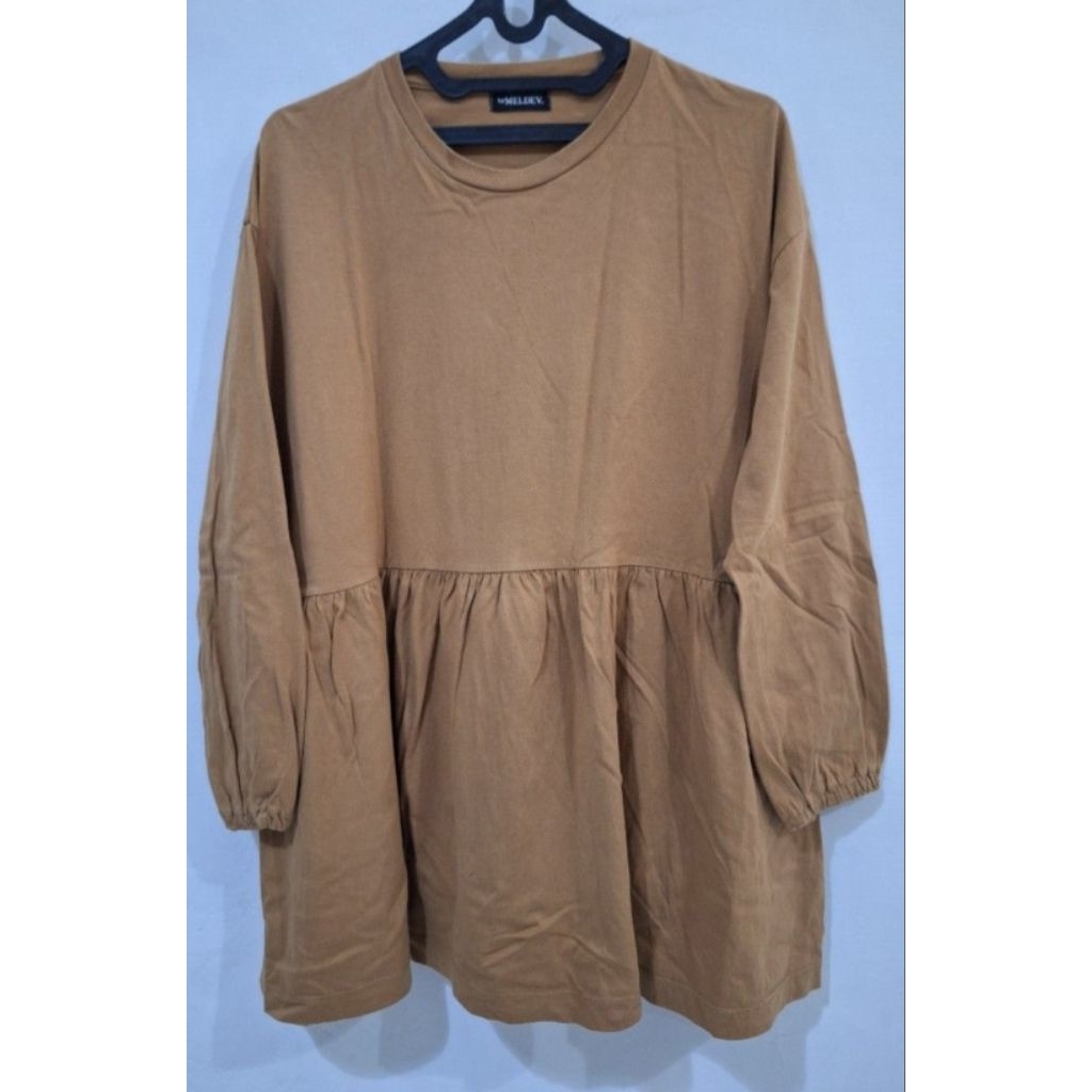 By Meldev ruffle oversize kaos