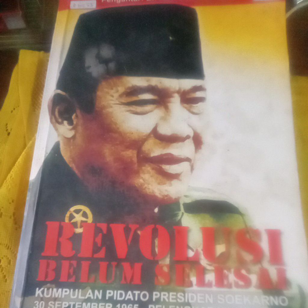 buku REVOLUSI BELUM SELESAI T53