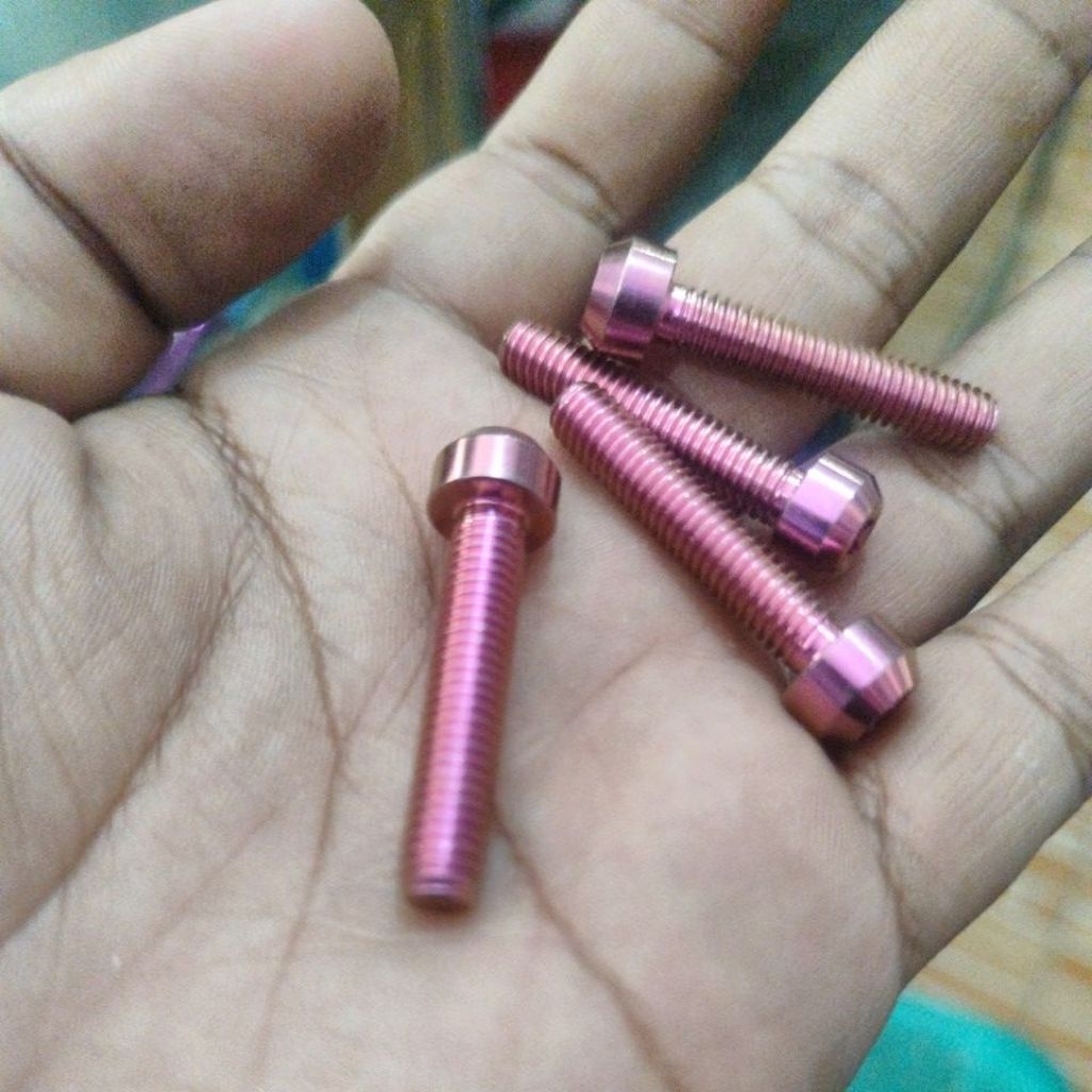 baut titanium behel mio