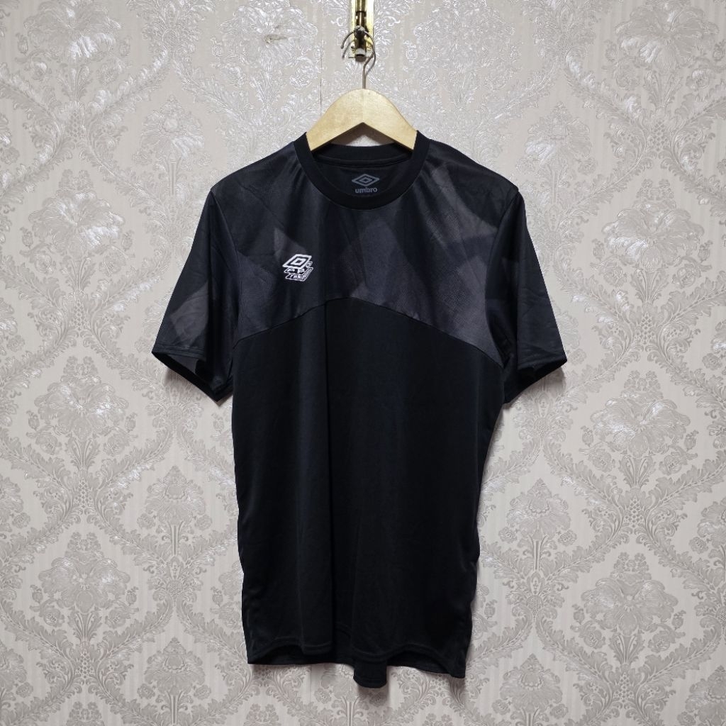 UMBRO PRO TRAINING JERSEY - BRAND NEW WITHOUT TAG - SIZE L - 75 x 56 cm