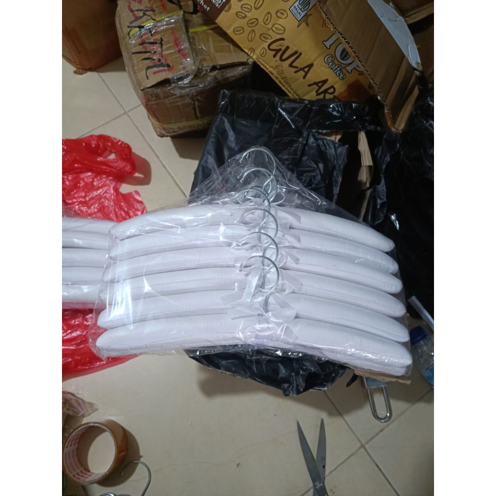 Hanger satin lebar 39cm/pieces