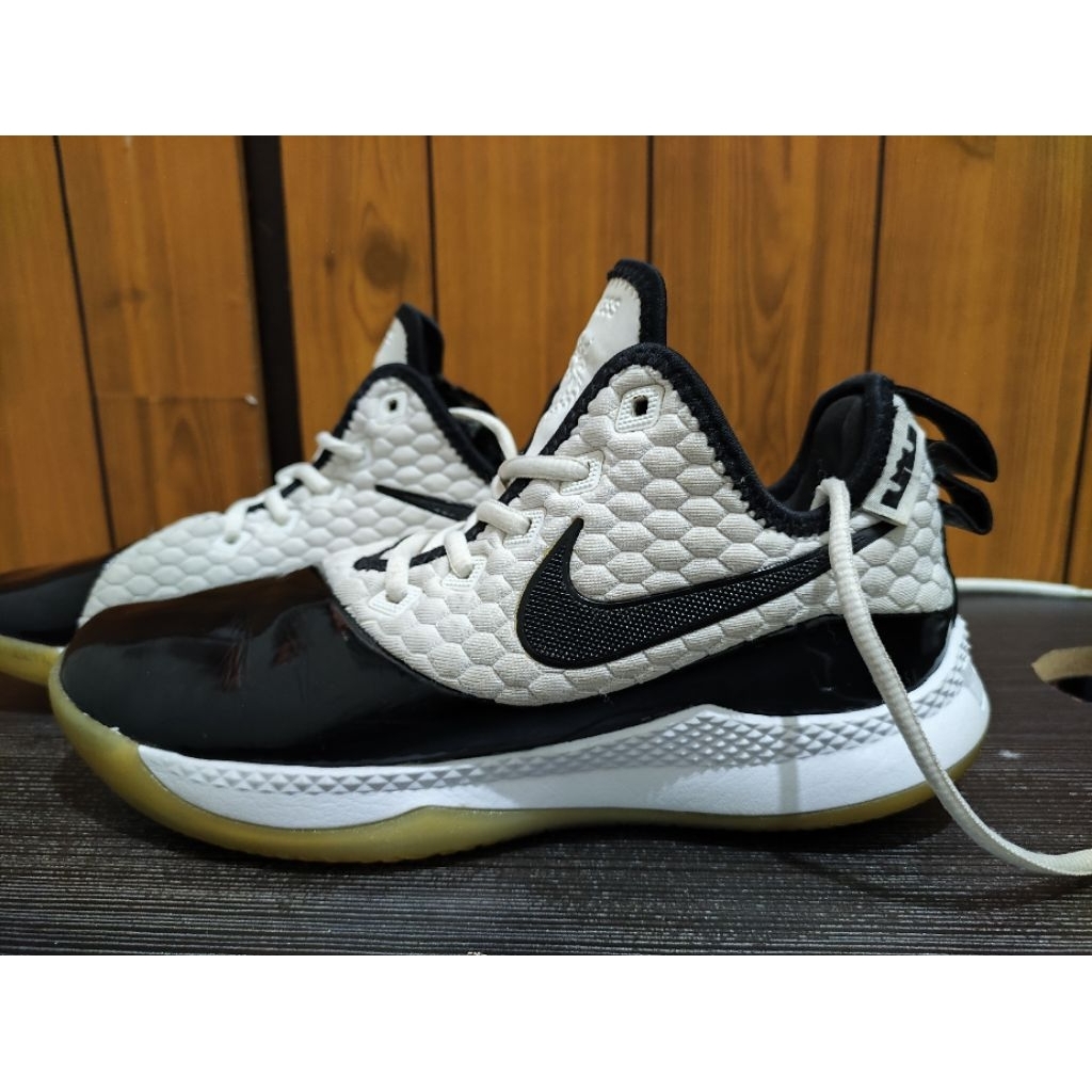 Nike LeBron Witness 3 "Premium Corncord"