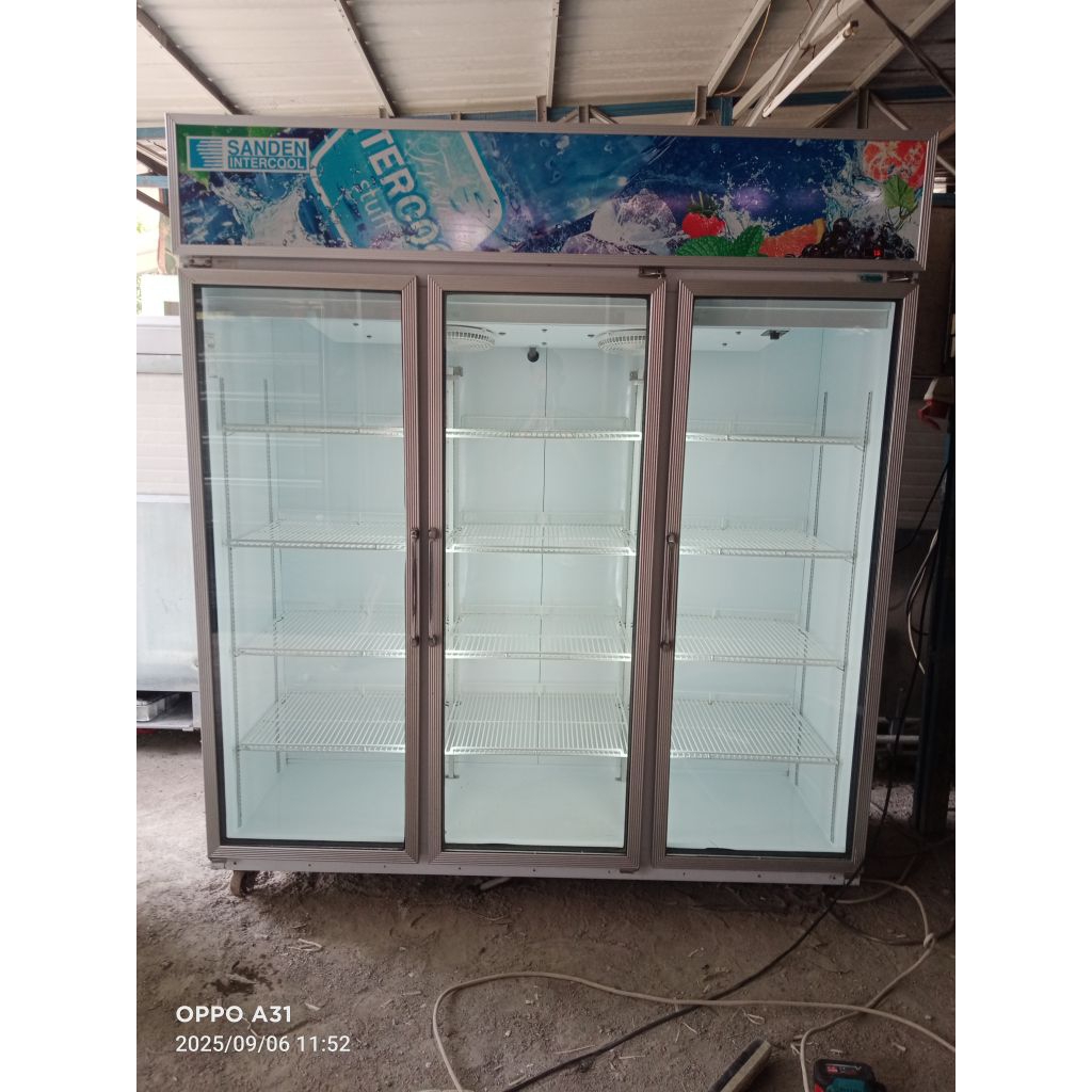 Showcase 3 Pintu Second/bekas