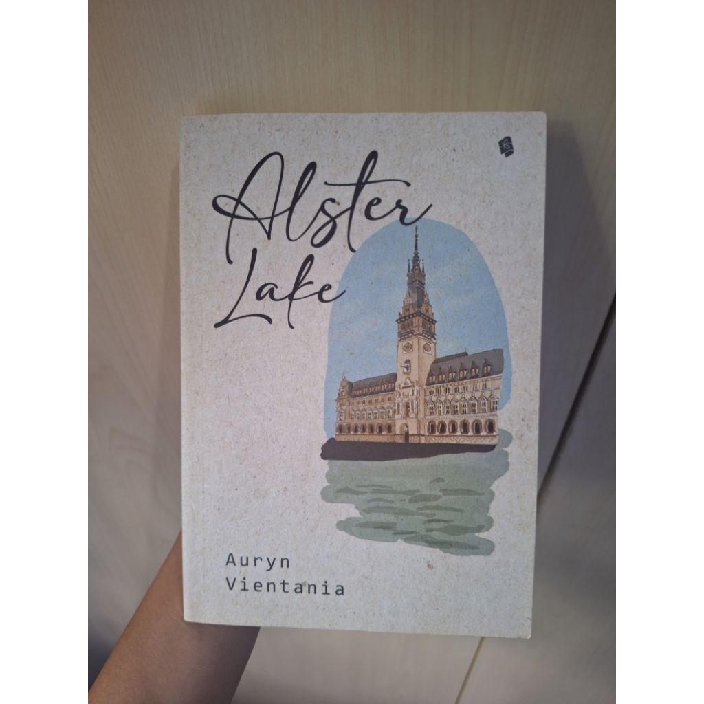 PRELOVED NOVEL ALSTER LAKE