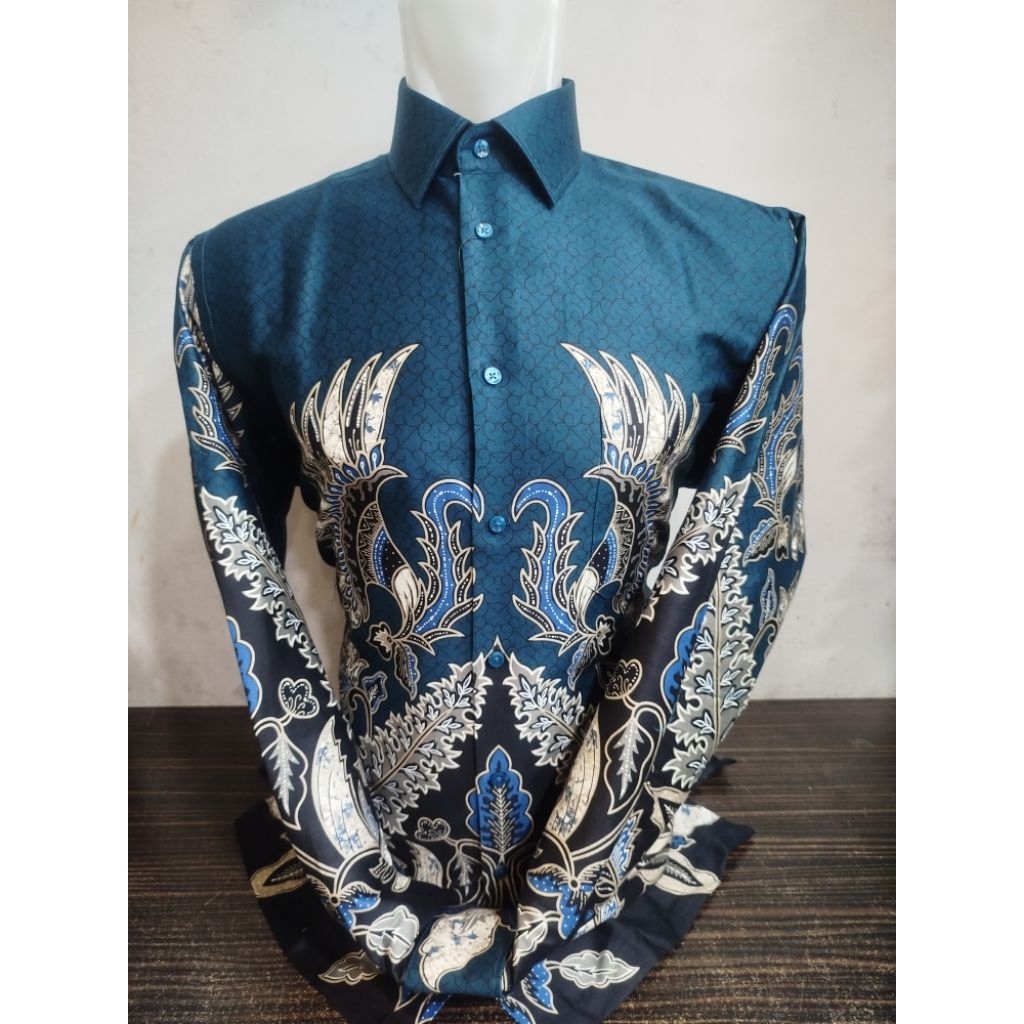 Alisan Batik Lengan Panjang Reguler Motif Sayap
