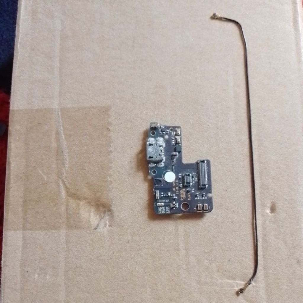 SUBBOARD + KABEL SINYAL REDMI S2 COPOTAN BEKAS