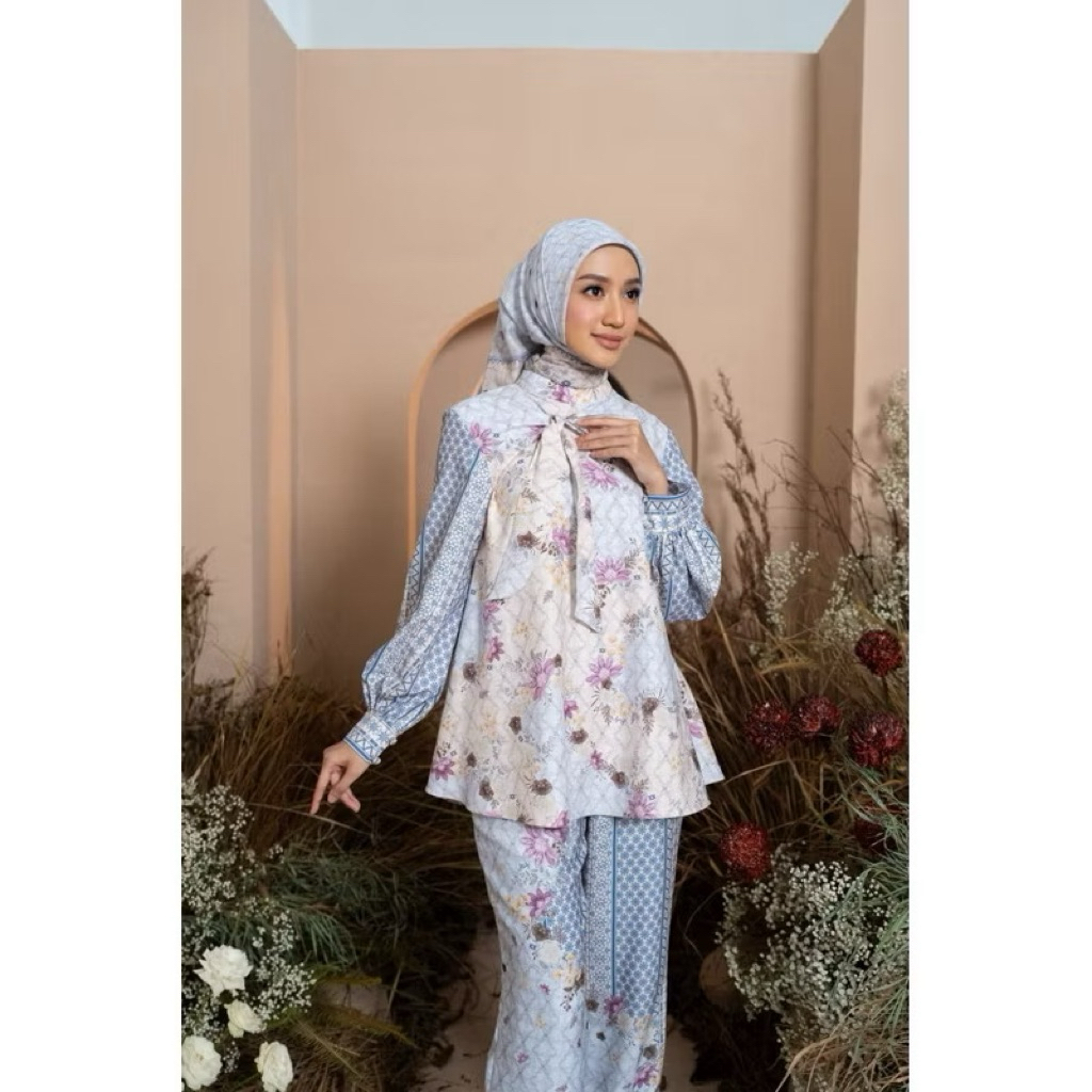 blus Mariri wearing klamby serene azure ukuran M