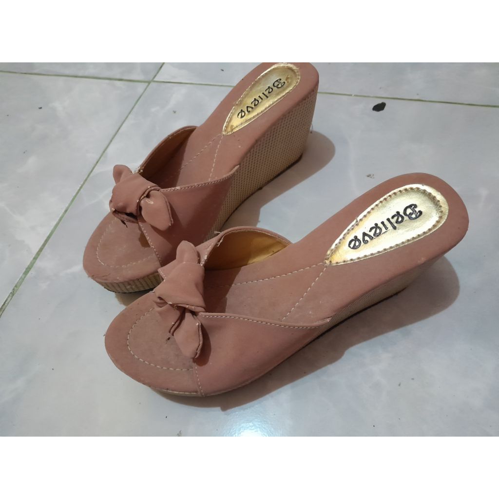 PRELOVED SENDAL WANITA