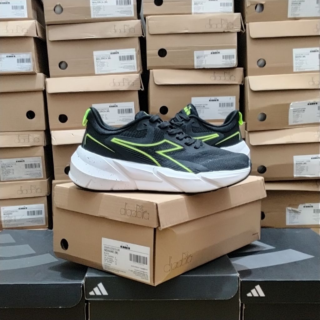 Sepatu Diadora Nekane Hitam (Original)