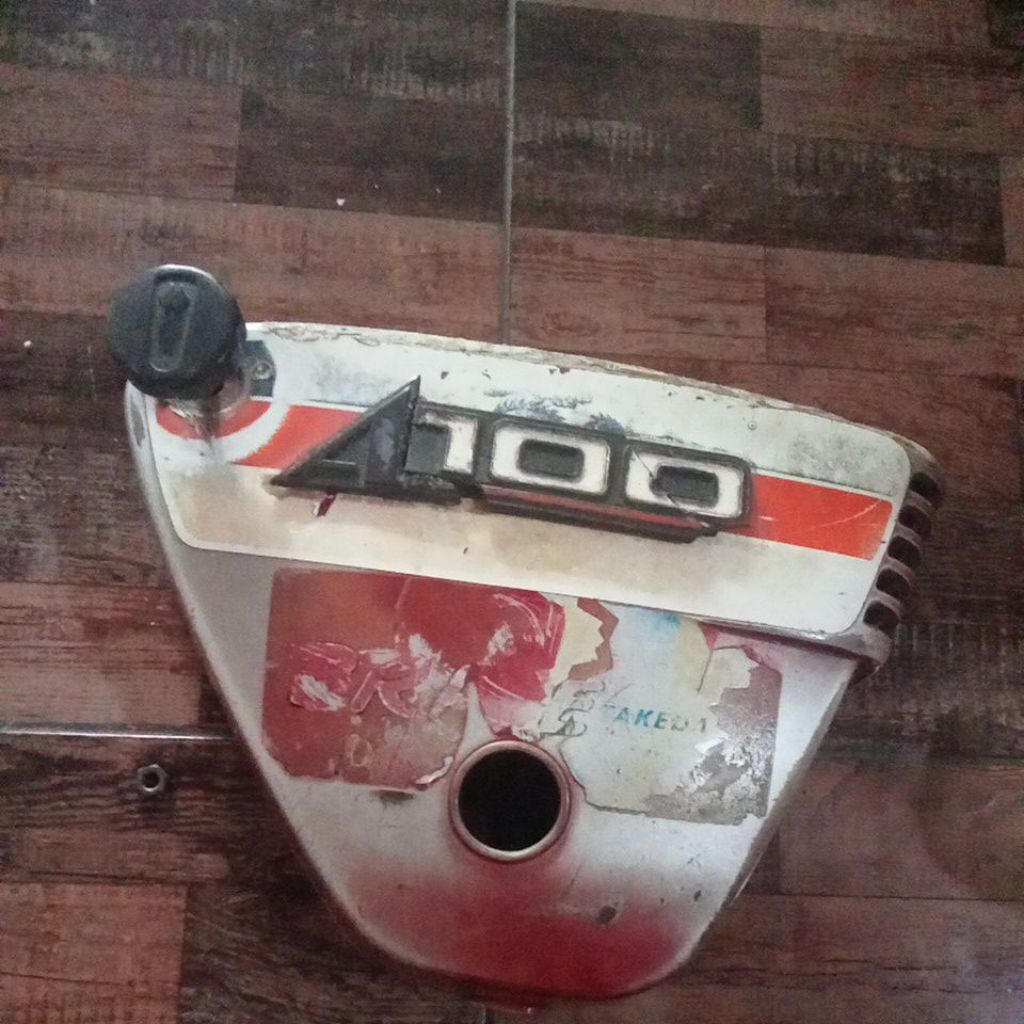 tepong kanan/cover tutup oli suzukiA100+bautny