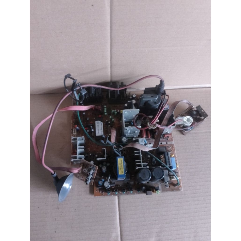 Mesin tv tabung 21 slim samsung kondisi fisik  mesin 85%  (jual gembling)