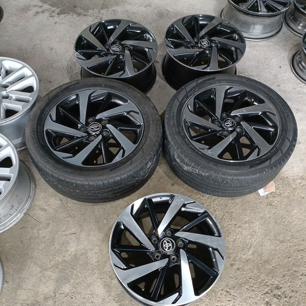 velg pelek original oem Toyota Rush trd ring 17 tahun 2016-2019 bisa untuk upgrade tahun dibawah nya