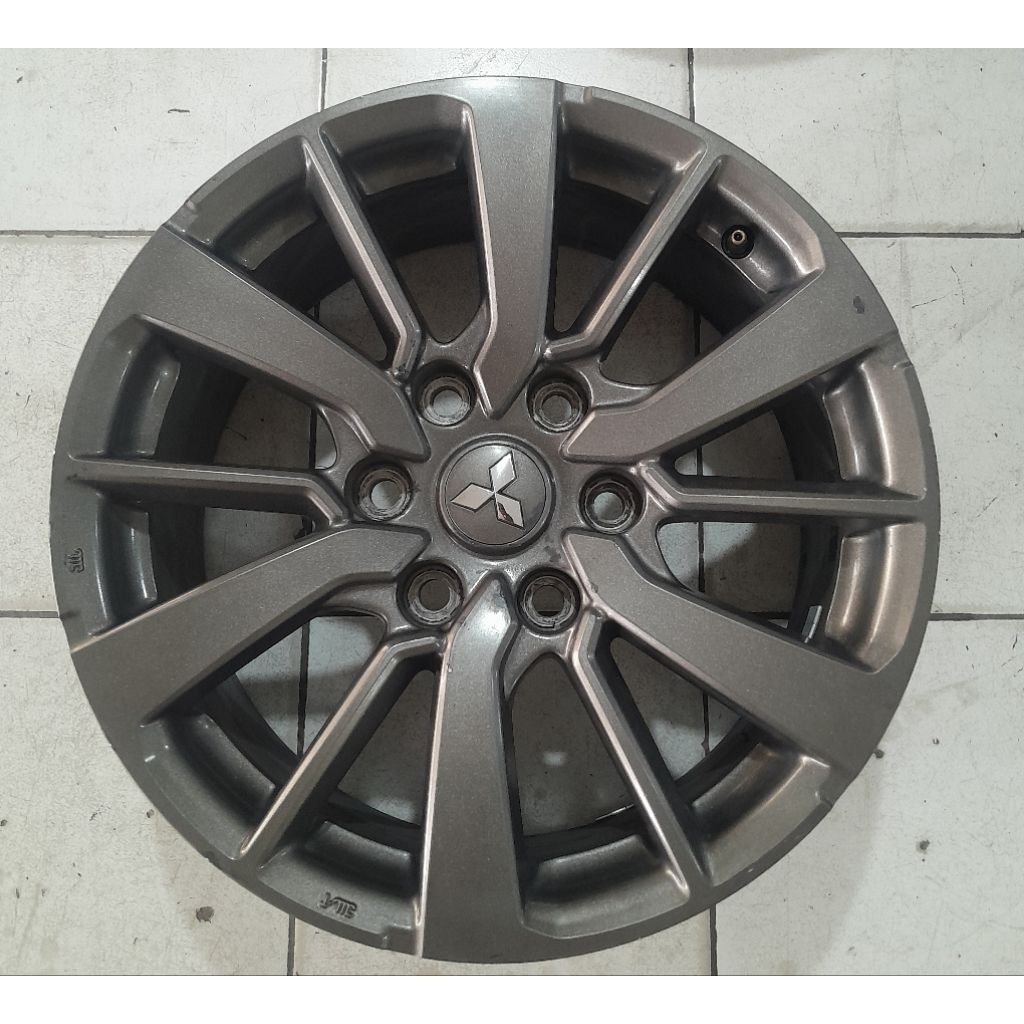 velg pelek mobil Second murah oem mitsubishi Pajero sport