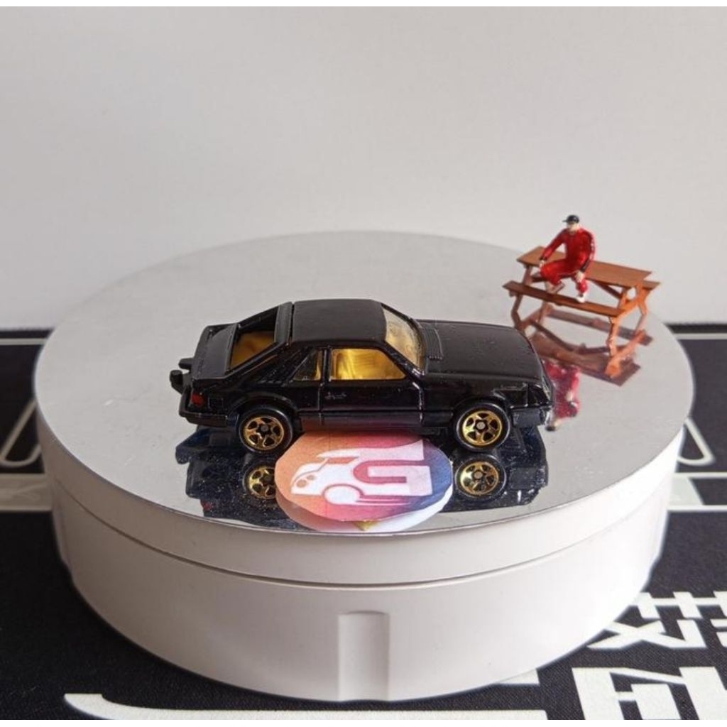 Hot Wheels Ford Mustang Cobra From FAO Schwarz Exclusive Limited Set / 1996 Gold Series Collection I