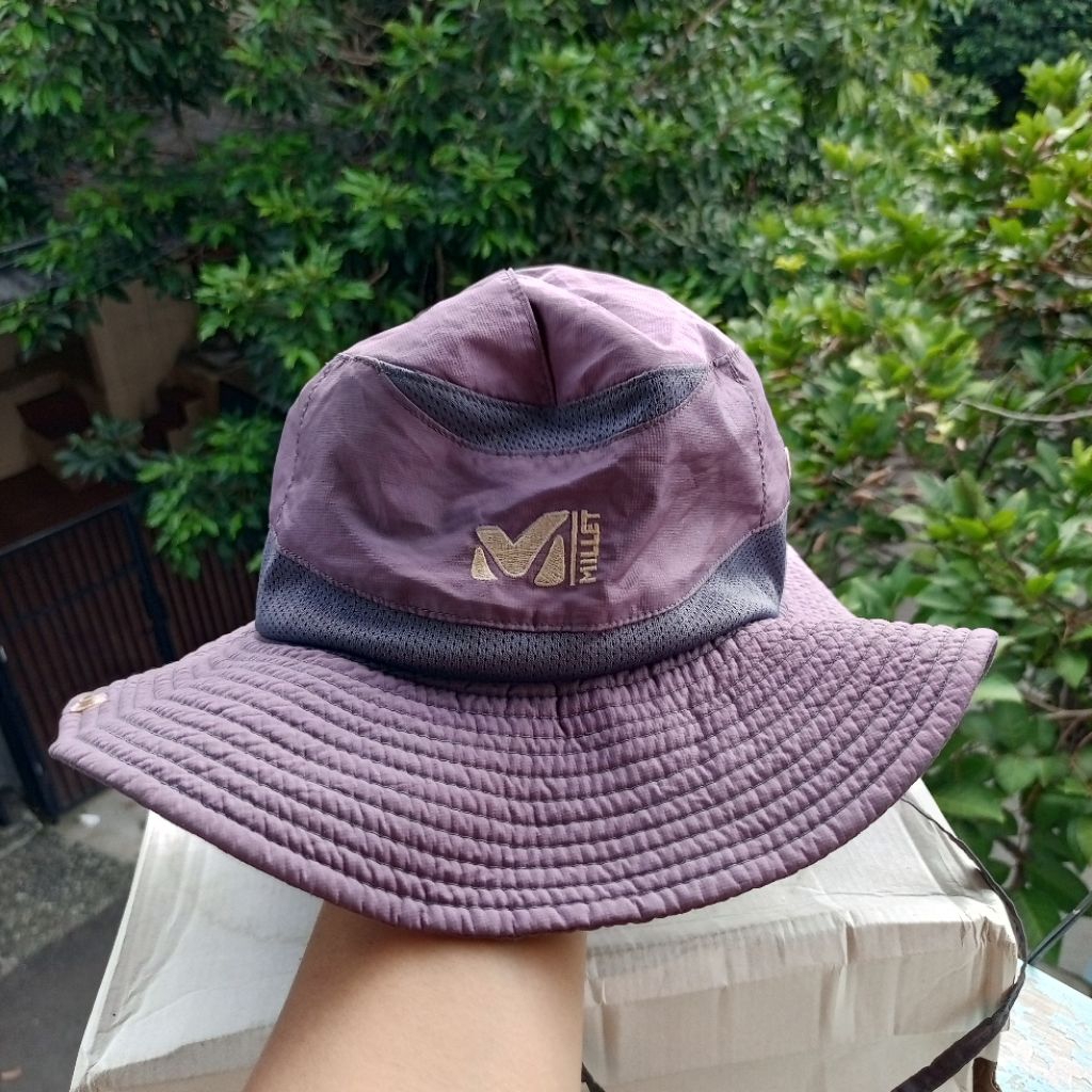 Topi outdoor preloved