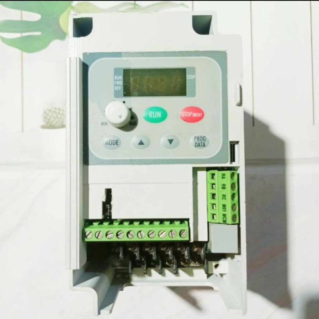 Inverter Delta 1hp 1.6kva input 220V