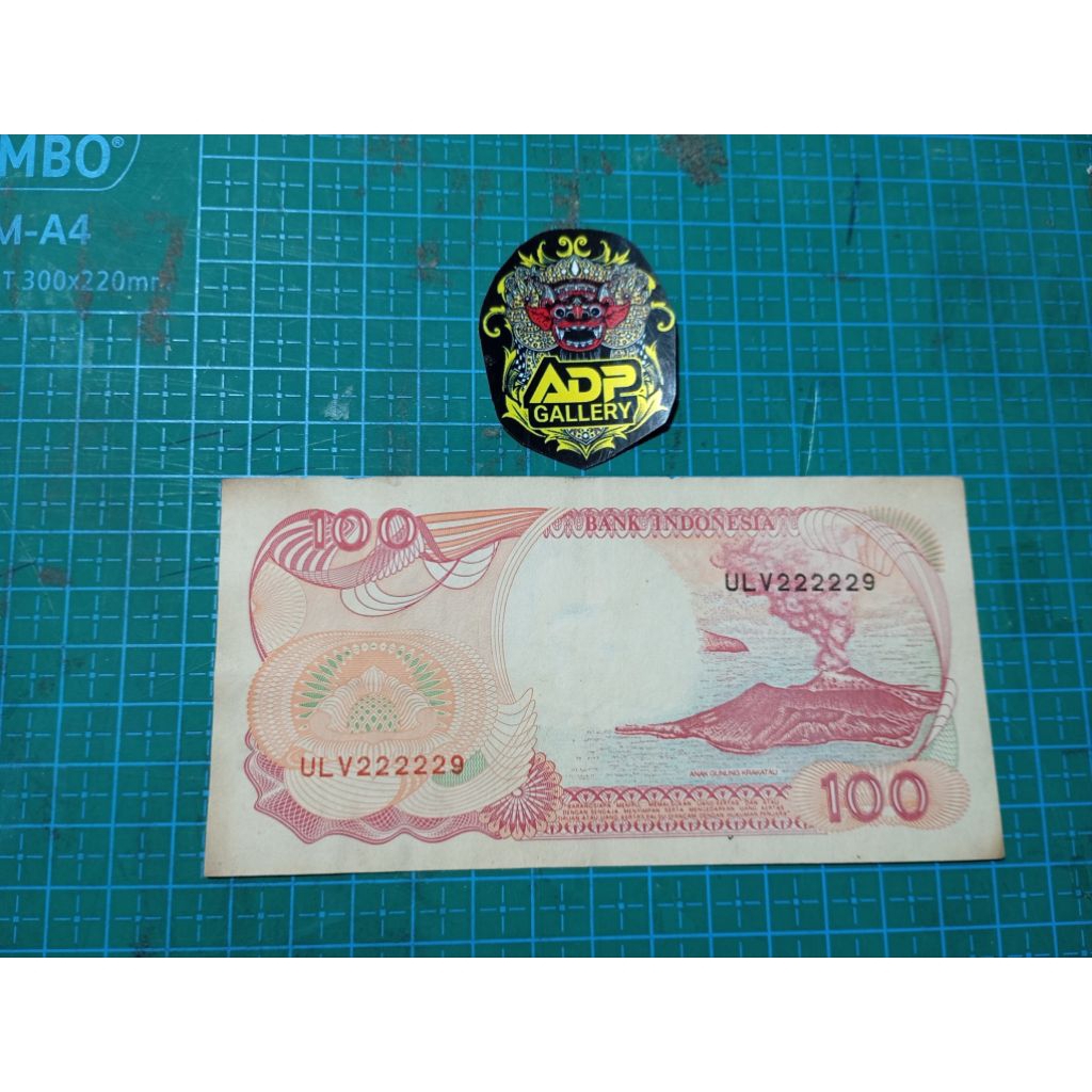 Seri Cantik Uang kuno Indonesia Asli 100 Phinisi No seri ULV 222229 (hampir solid 2) tahun 1992 orig