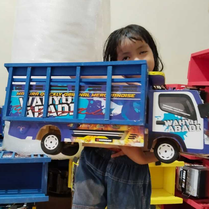 Truk miniatur oleng bahan full kayu pintu belkang bisa dibuka panjang 60 cm