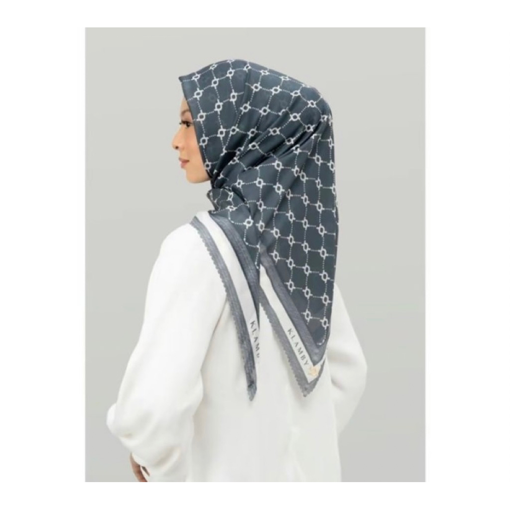 Wearing Klamby Scarf Sale Mono London Rosette Chain 2