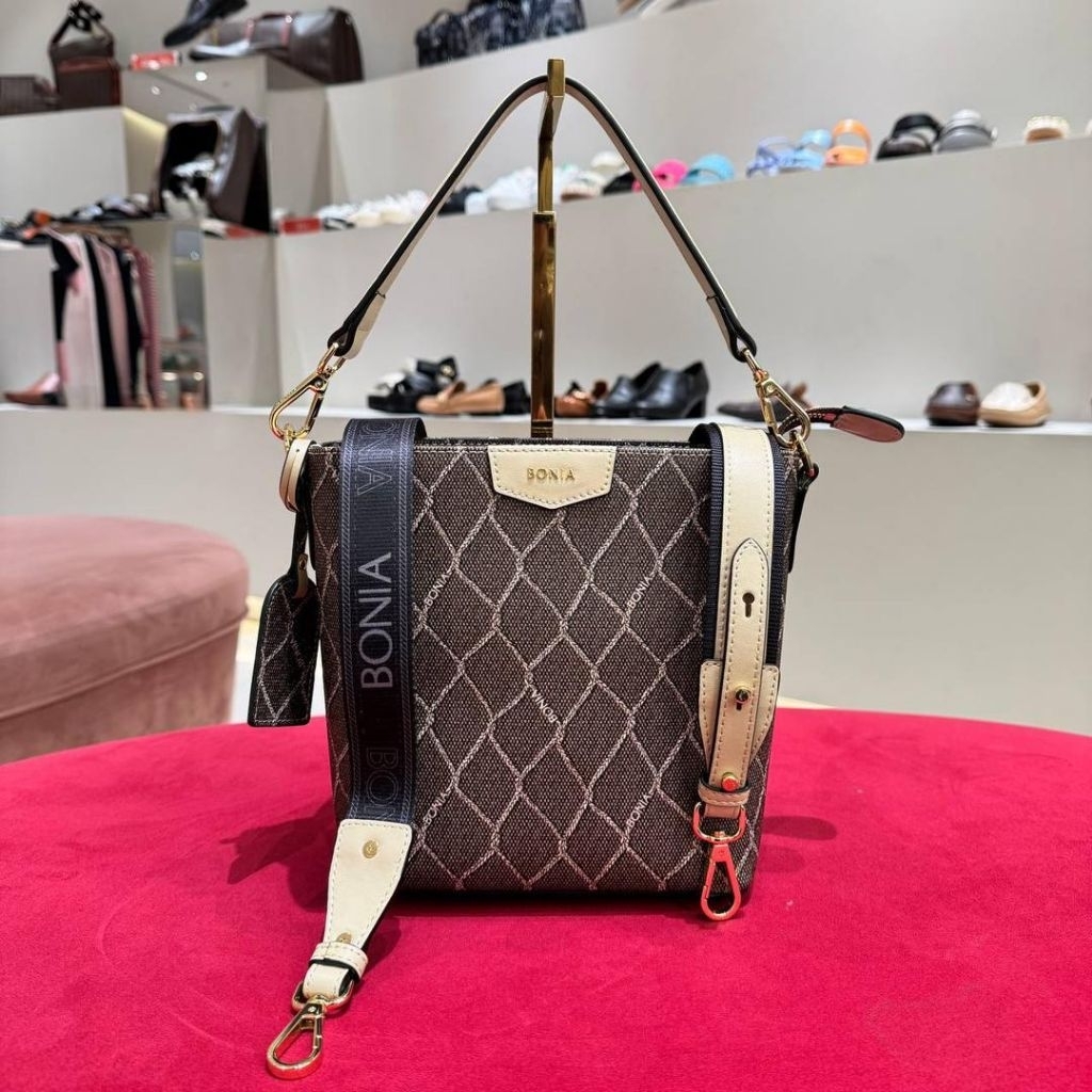 shoulder bag diamond 2 strap Bonia ori