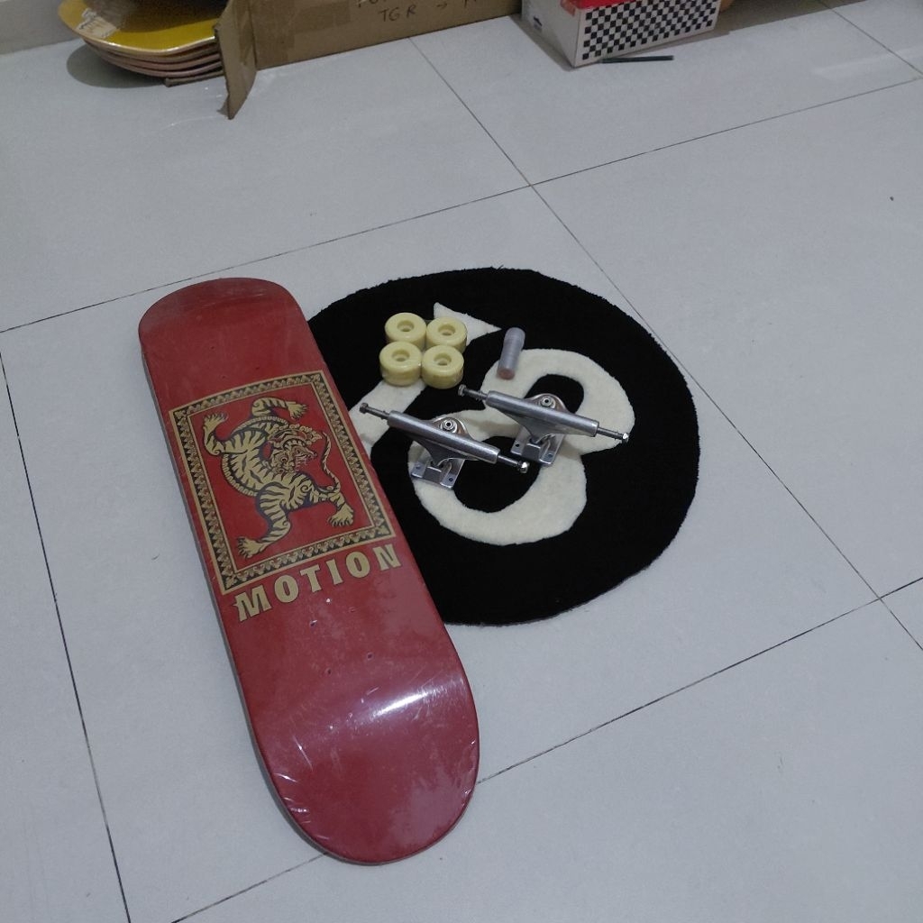 FULLSET MOTION SKATEBOARD 8.0