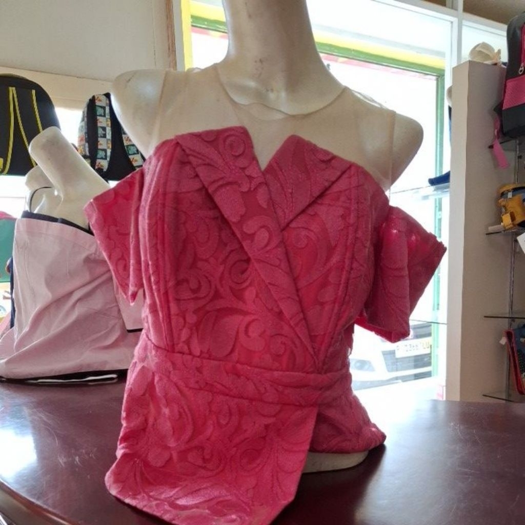 baju atasan wanita sabrina brokat