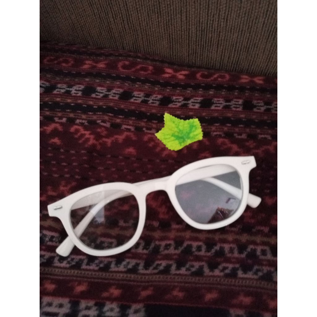 Kacamata fashion/frame putih/white frame/kacamata frame putih