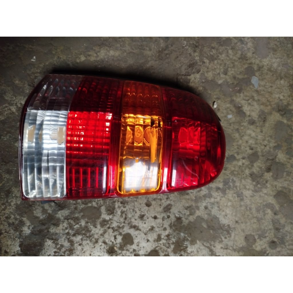 STOPLAMP FORD ESCAPE ORIGINAL,LAMPU REM FORD ESCAPE,LAMPU BELAKANG ESCAPE ORIGINAL