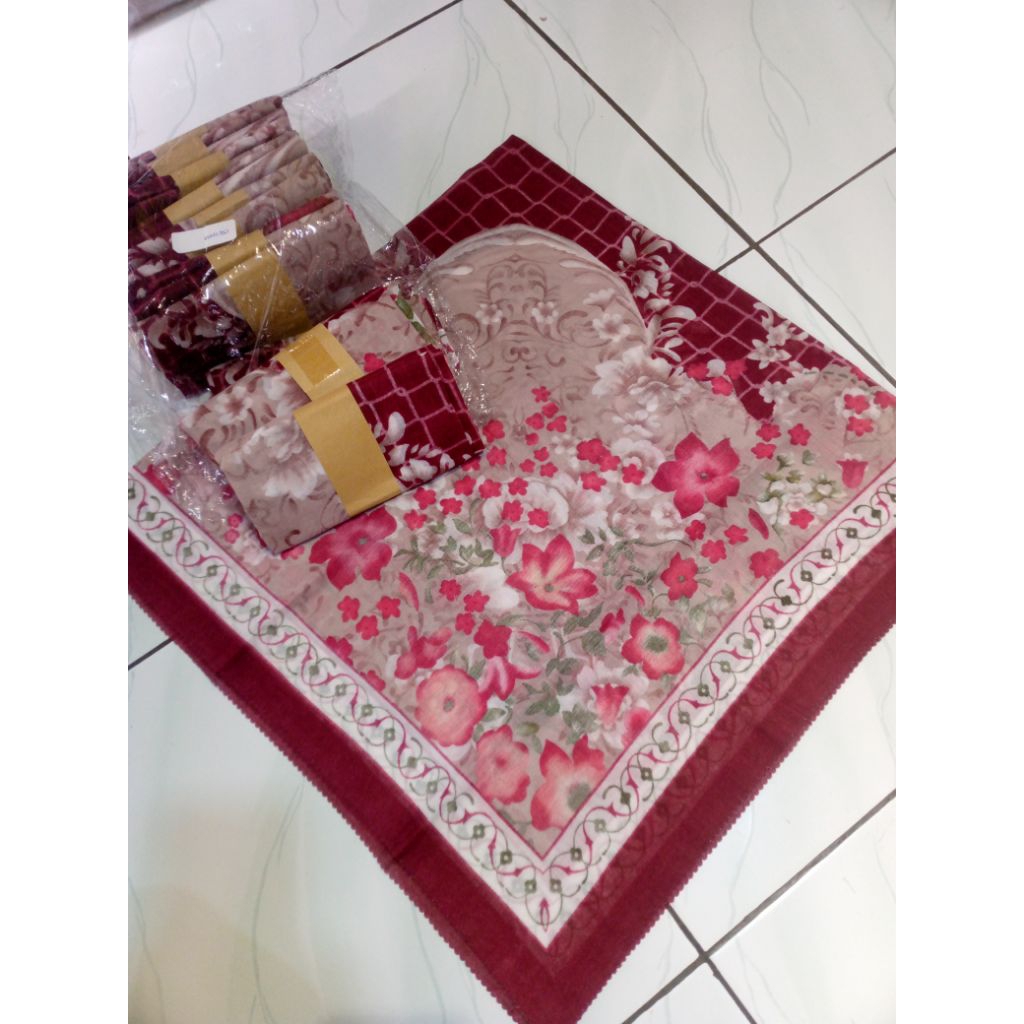 Hijab segi empat denay maroon