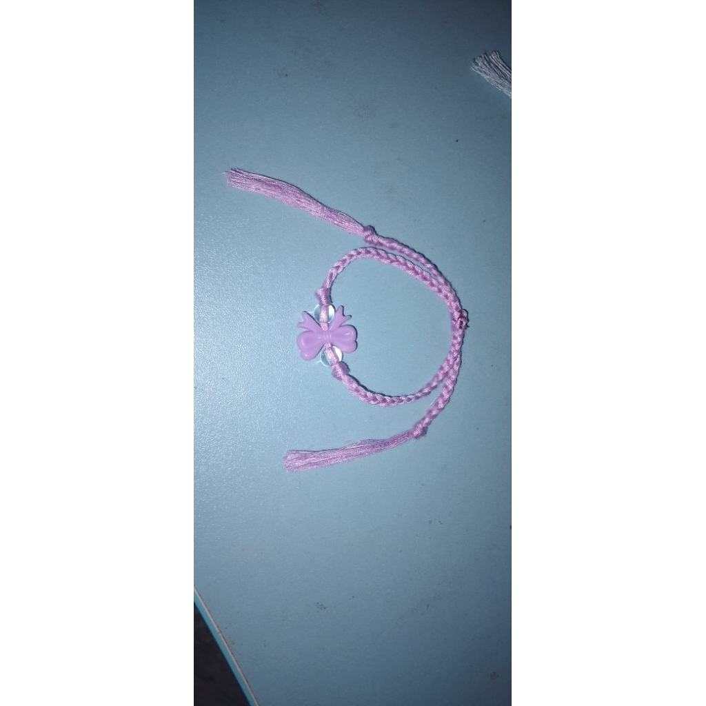 Gelang Benang jahit.