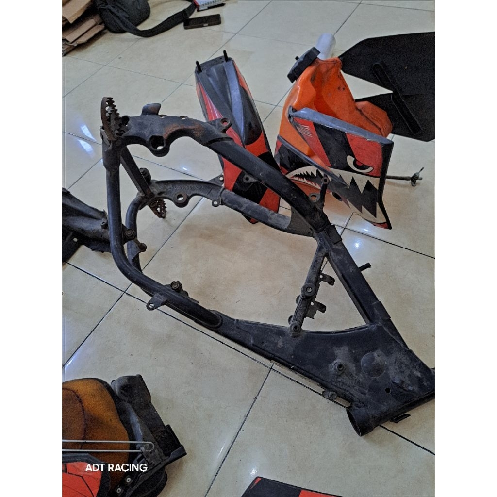 rangka KTM 85 sx 2005/2006 kelengkapan di foto