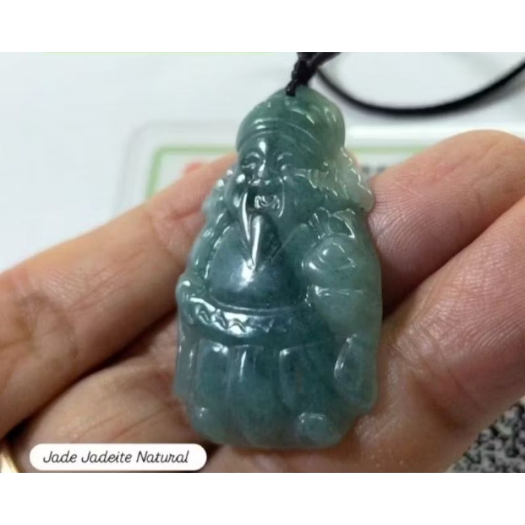 Liontin Giok Cai Shen 100% Burma Jadeite Ori Bersertifikat 1832