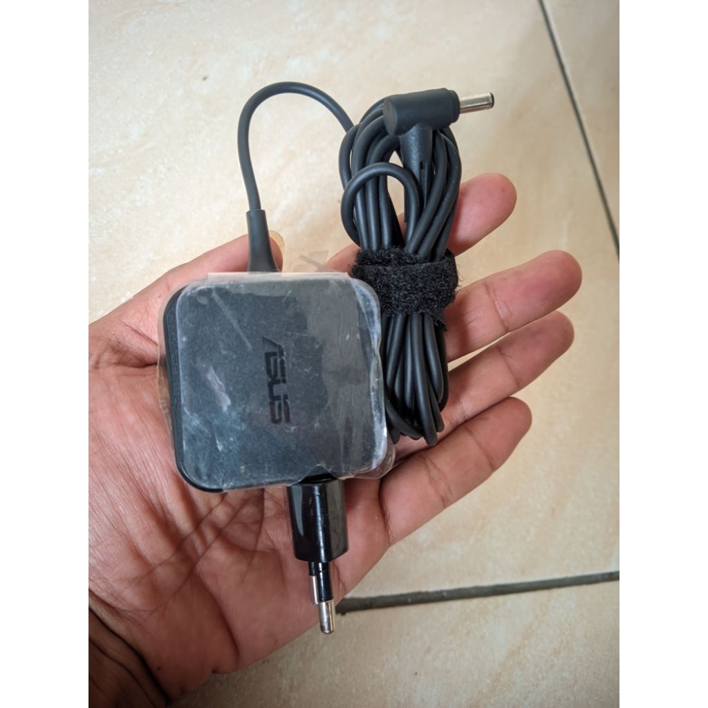Adaptor laptop Asus ASUS ADP-33AW Z Original 19V 1.75A 33W Connettore 4 x 1,35mm