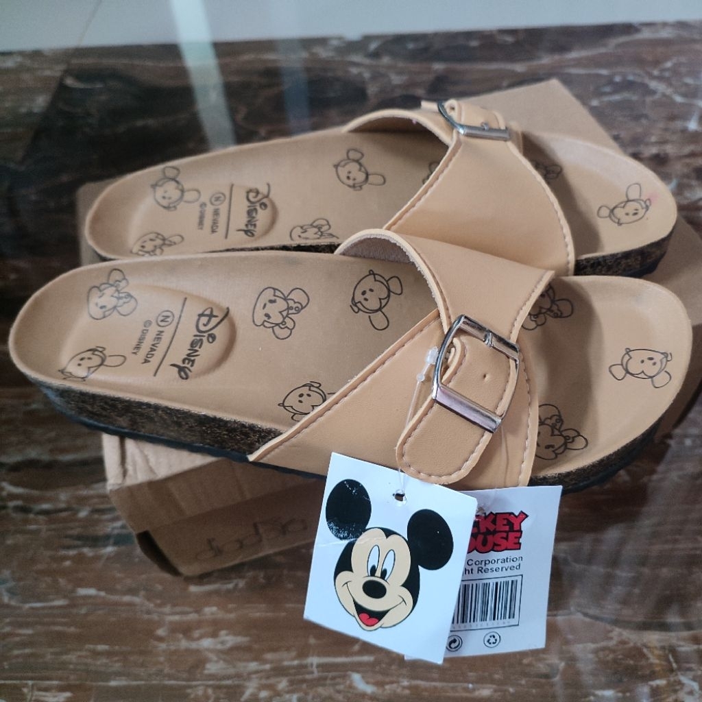 Sandal dewasa Disney
