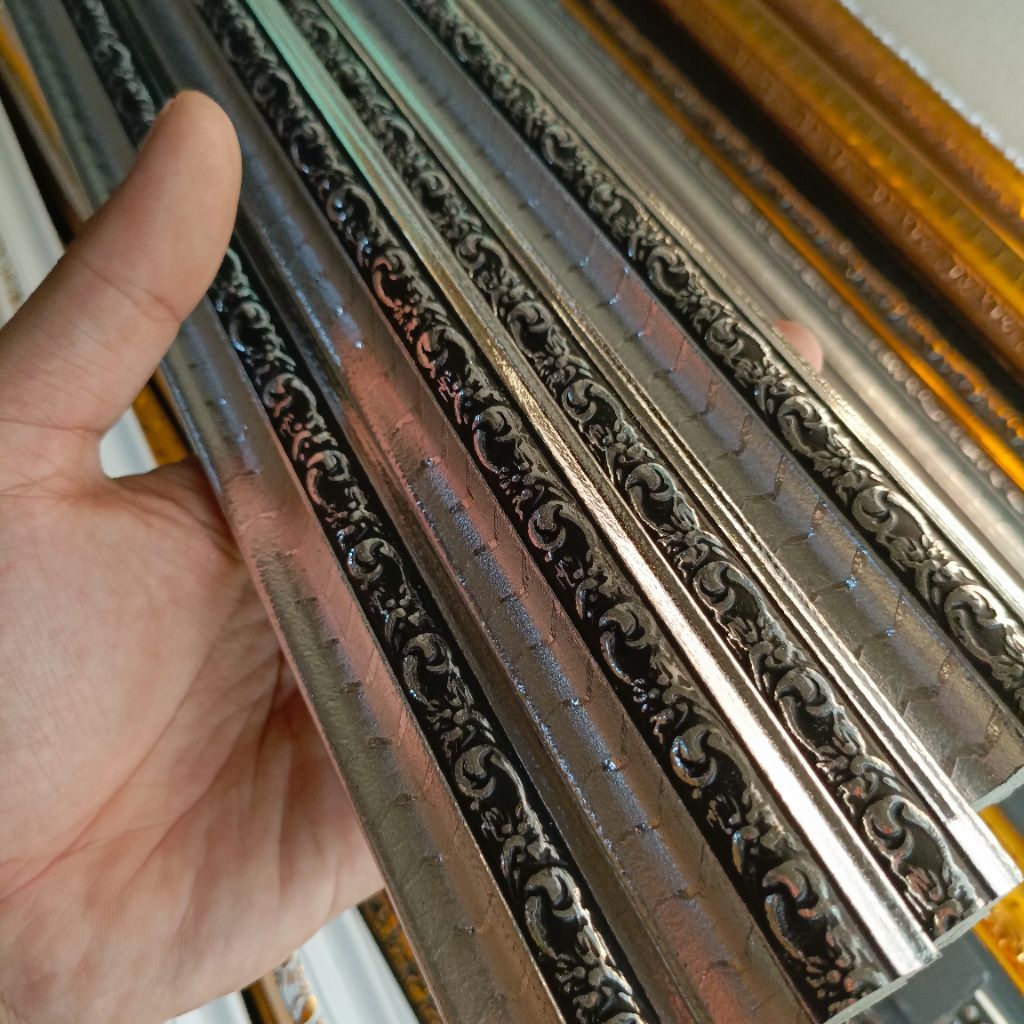 figura batangan 3cm SILVER HITAM | lis plavon | fiber batangan | figura 3d | lis pvc