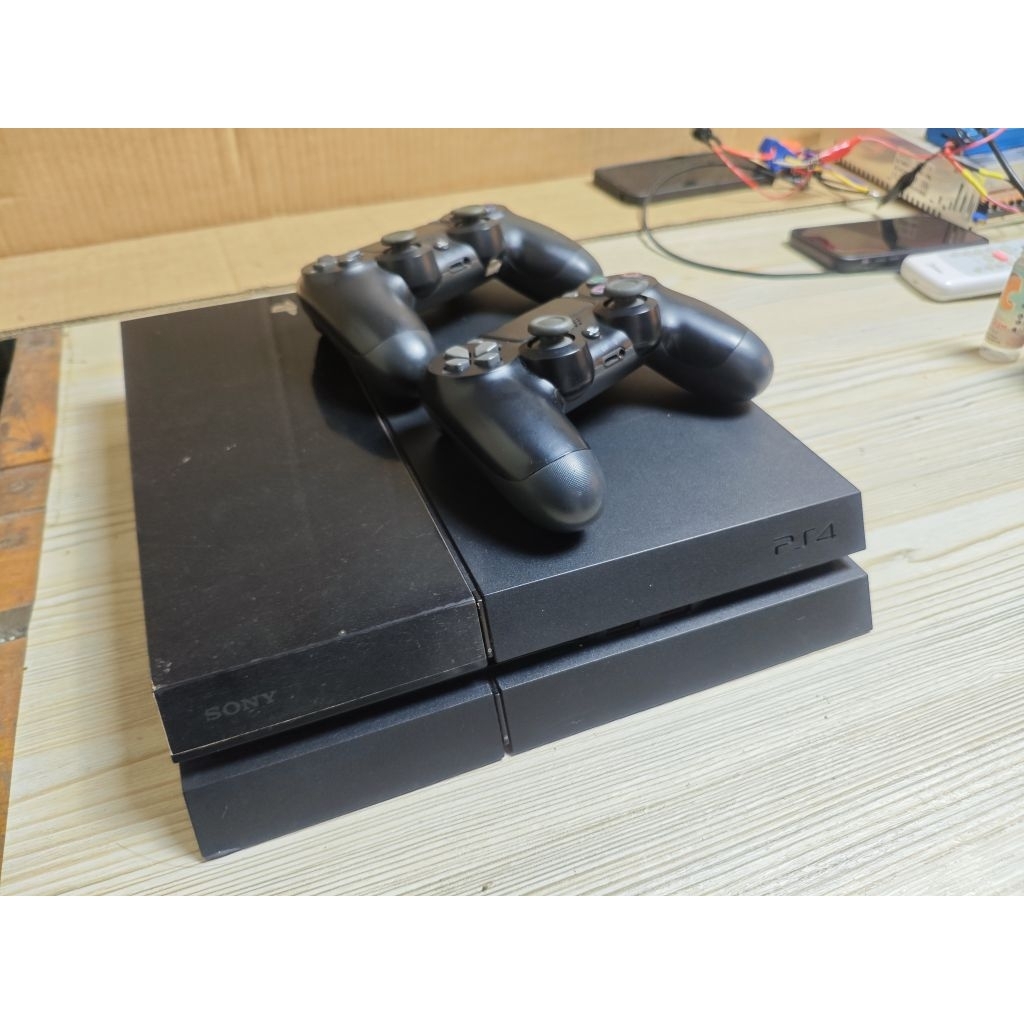 PS4 Fat 1TB SSD Original 2 Stik MULUS SEGEL ex Ferry Pratondo sudah isi game Ori