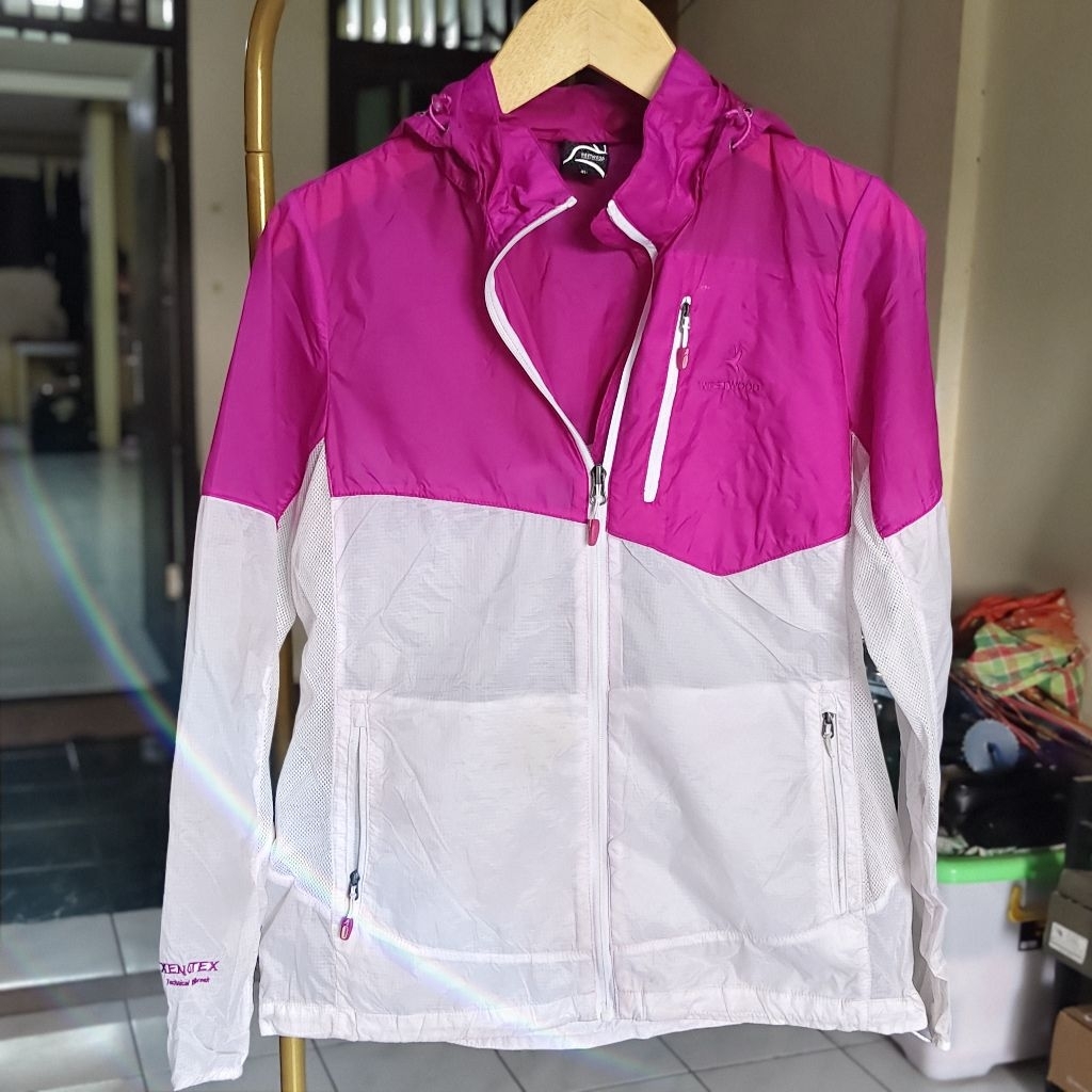 jaket westwood ungu putih wanita