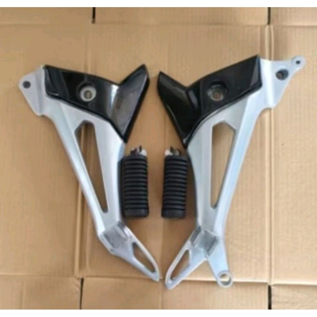 POWER FOOTSTEP BELAKANG SUPRA X 125 NON CAKRAM ATAU REVO OLD SET KANAN KIRI SILVER