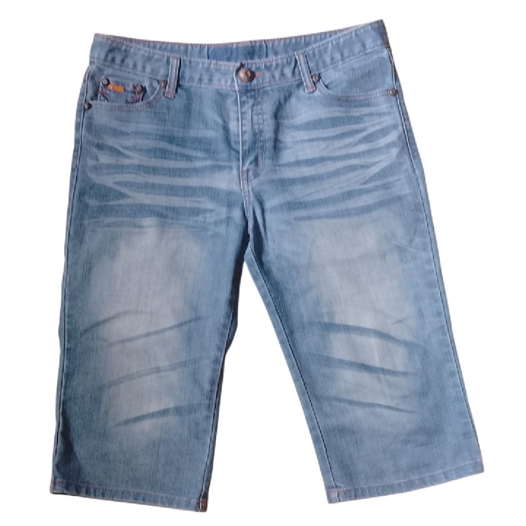 Sepan Celana Jeans Setengah Tiang Wanita Biru Muda Ukuran 32