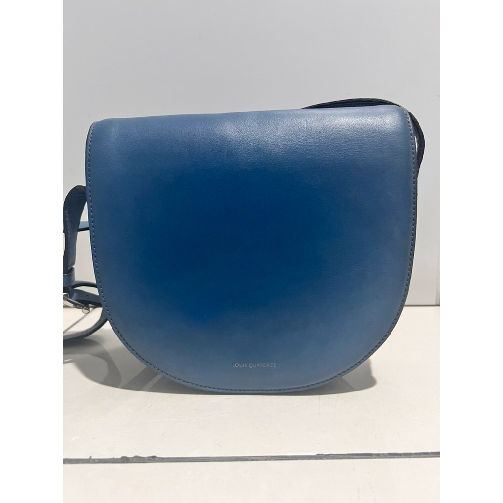 LOUIS QUARTOZE SLING BAG