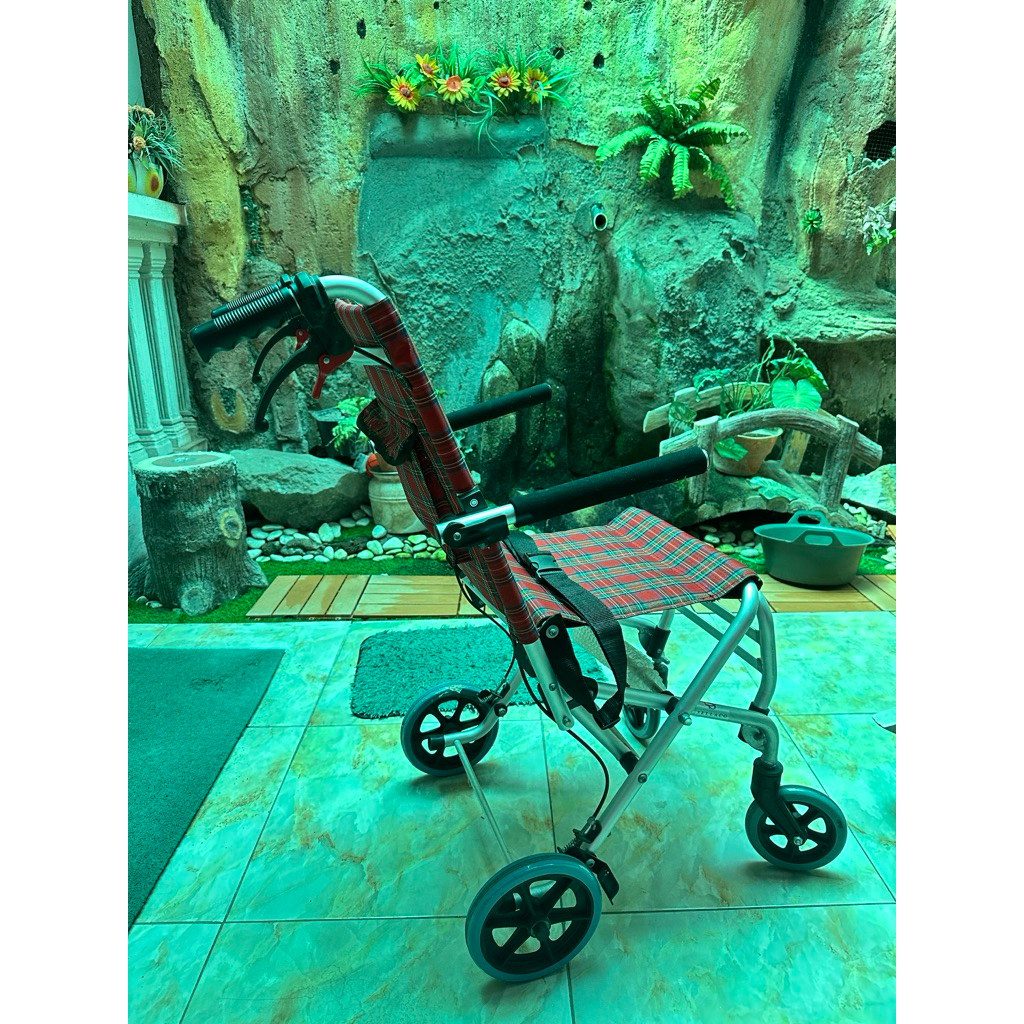 Kursi Roda Lipat Traveling Bekas