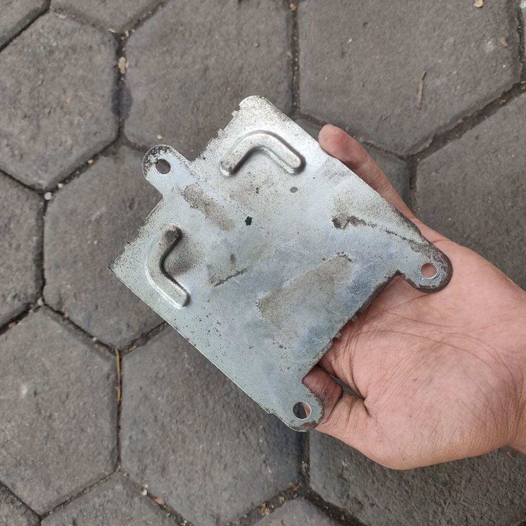 Besi Plat Dudukan Braket Breket Cover Tutup Ecu Ecm Cdi Vario 125 Fi Injeksi Lama Old Ori Copotan