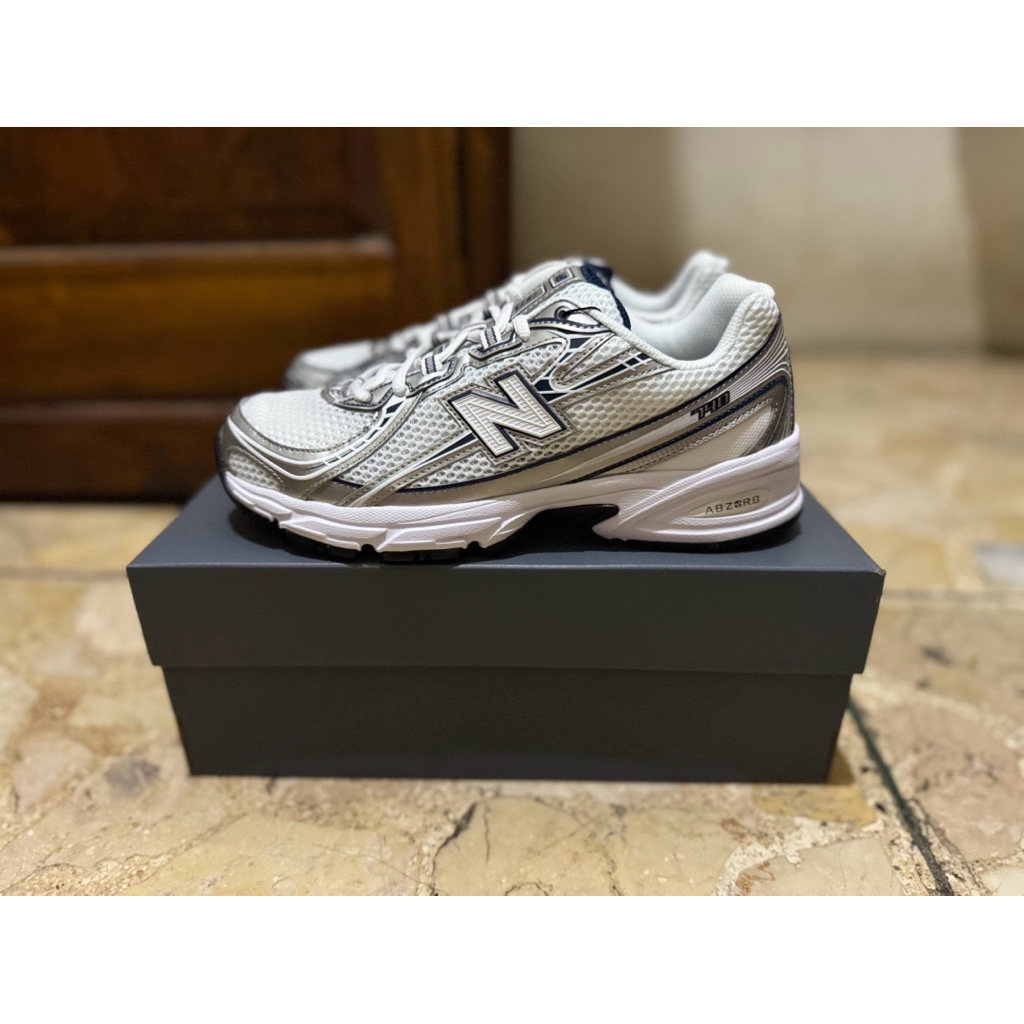 NB 740 White Silver U740WN2