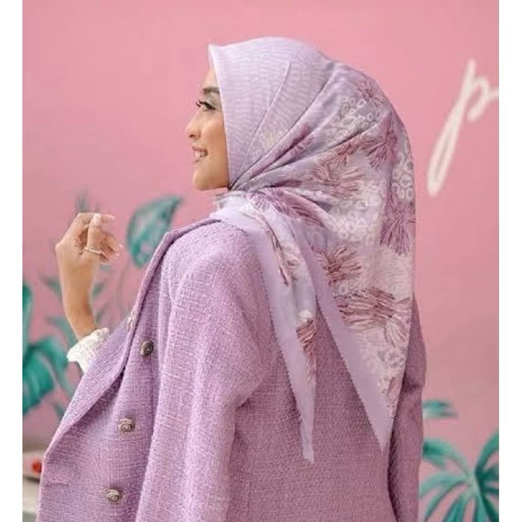 Buttonscarves Les Amities Reborn Square