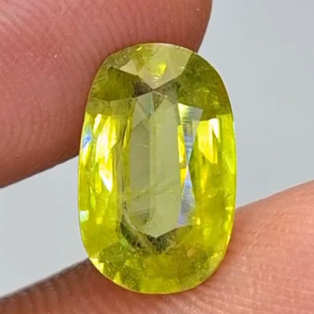 Natural Greenish Yellow Sphene 2.40ct NTD Srilanka Ceylon Super Crystal Full of Dispersion